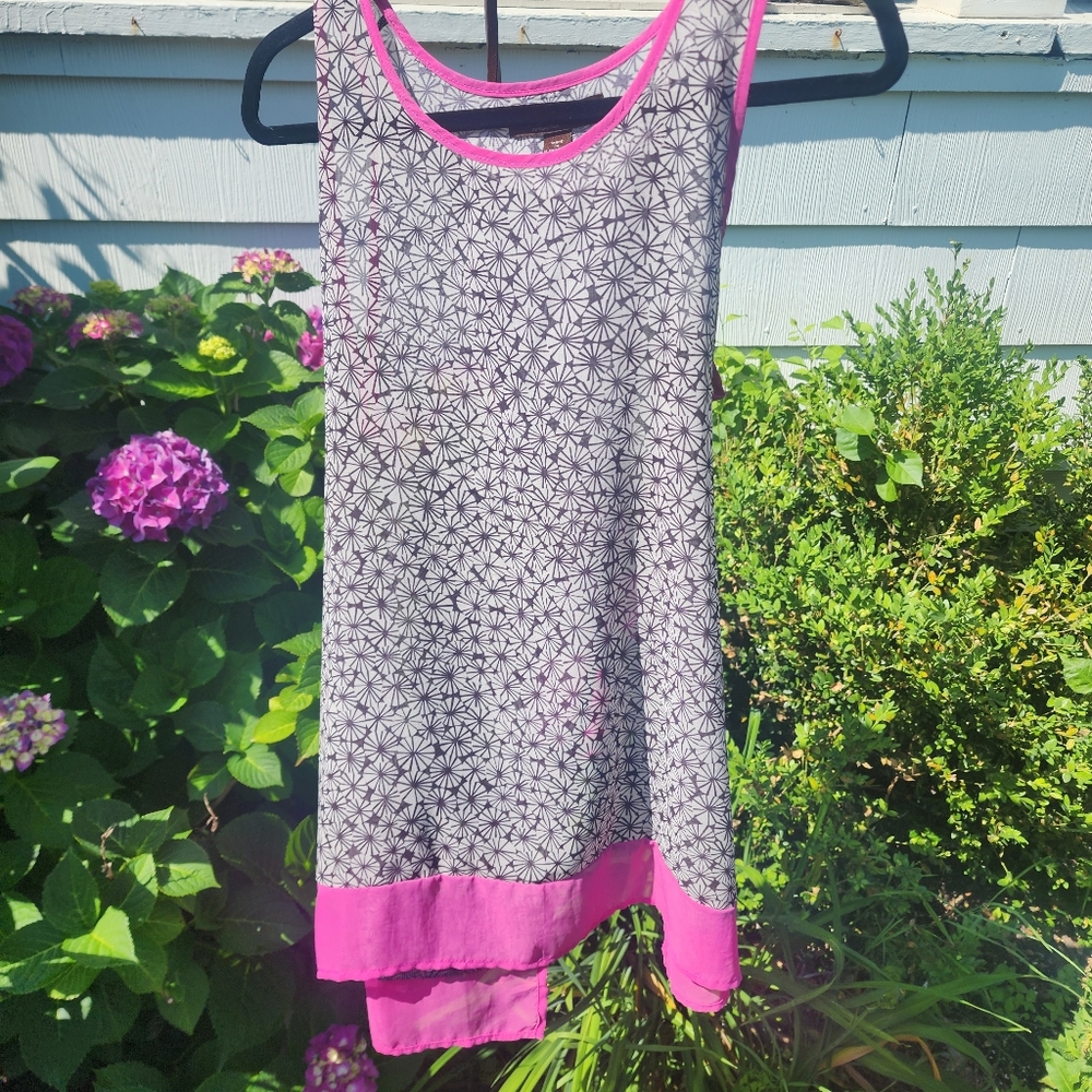 Sweet Pea Black and Pink Geometric Sheer EUC Top Sz L